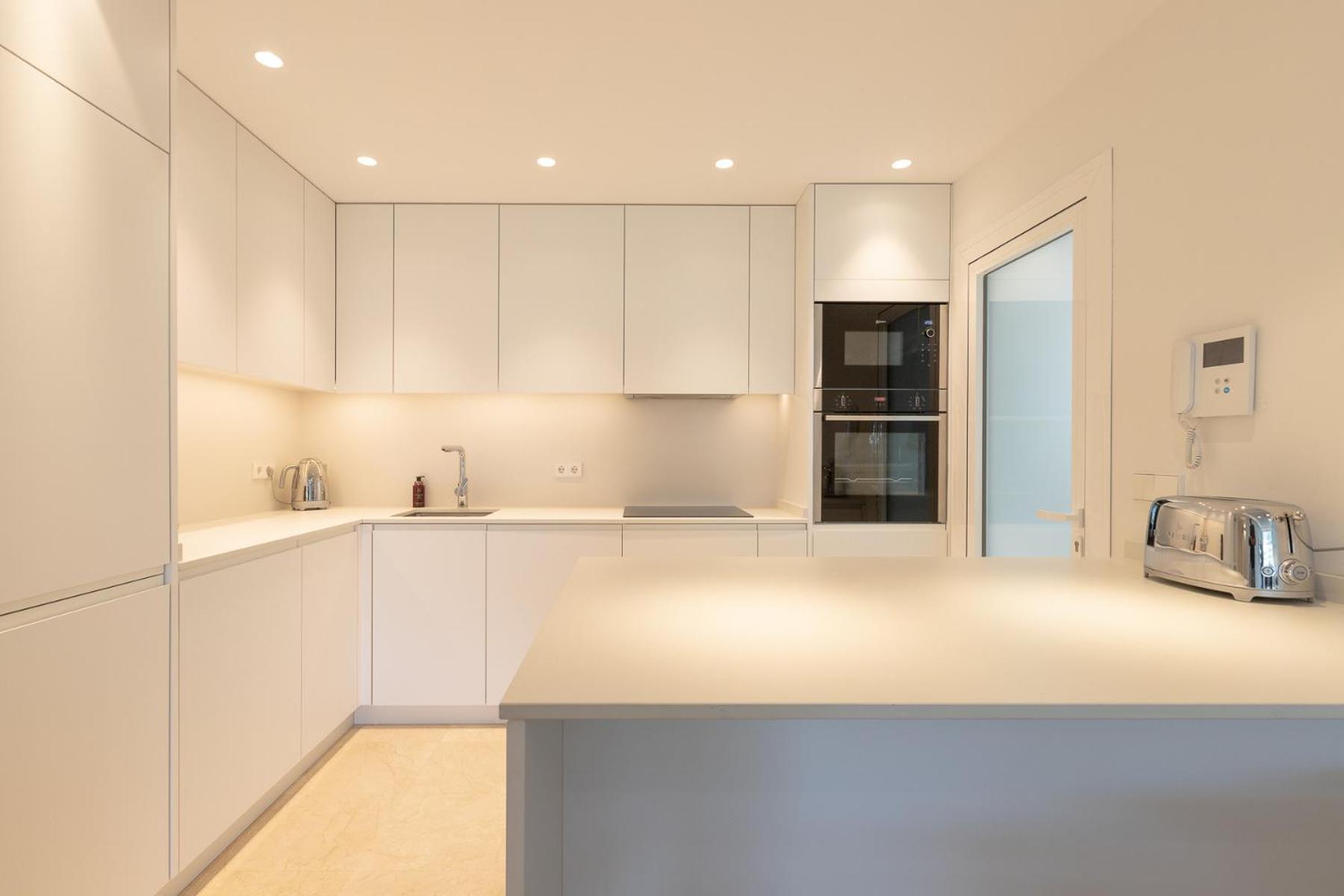 Lujoso Apartamento Con Piscina En Paseo Maritimo 马尔韦利亚 外观 照片