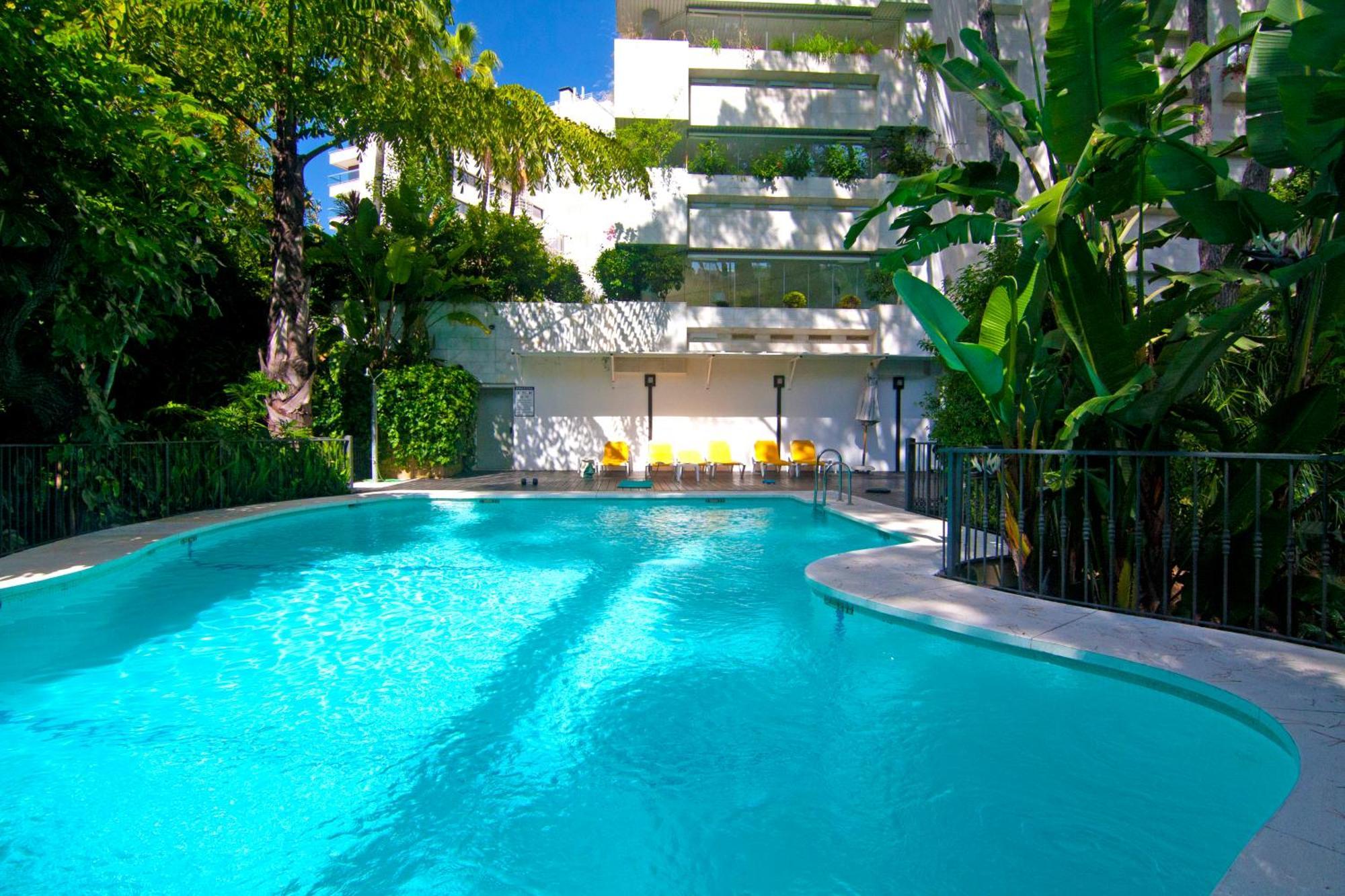 Lujoso Apartamento Con Piscina En Paseo Maritimo 马尔韦利亚 外观 照片